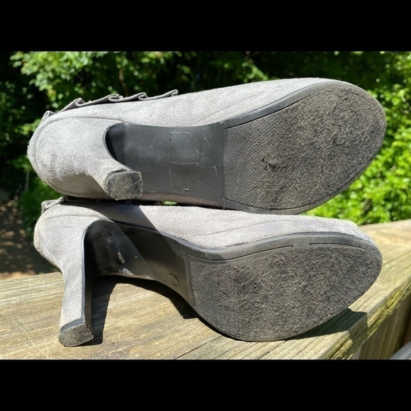 Rampage-gray ankle bootie 9.5 worn once. ruffle, zippered back - Picture 4 of 16